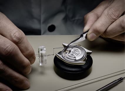 爱彼手表厂换普通电池可以